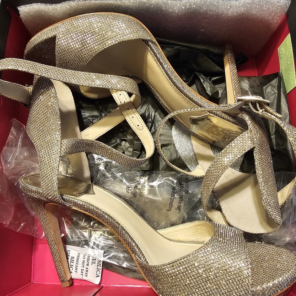 Vince Camuto Gold/Silver Flash Fabric 10M